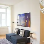 Downtown Sunny Apartment