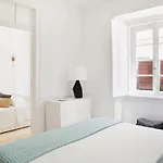 Renovated Charming Apartment With Terrace In Lapa