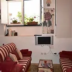 Bairro Alto House, By Timecooler