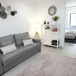 Apartamento Moderno Nas Olaias A 5 Minutos Da Faculdade Isel E Ist