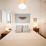 Light Lovers Apartment