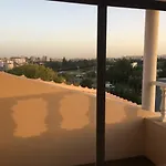 Sunny Suites Golf And Free Parking Guest House