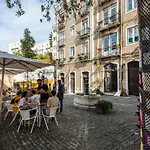 Rossio Vintage Two-Bedroom Apartment - By Lu Holidays