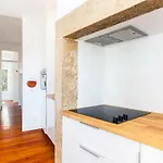 Central Apartment With Great Views And Aircon