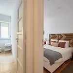 Belém Light Filled Apartment, By TimeCooler