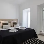 Principe Real: Elegant Flat With Terrace