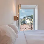 Lovelystay - Lisbon Home With Castle View