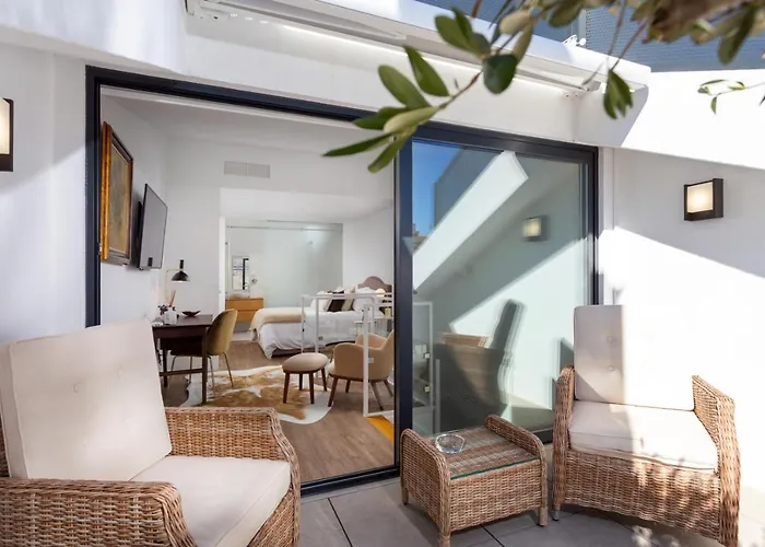 Stupendo-Three Rooms-Suite With Terrace -Center -Air Conditioning-Free Park