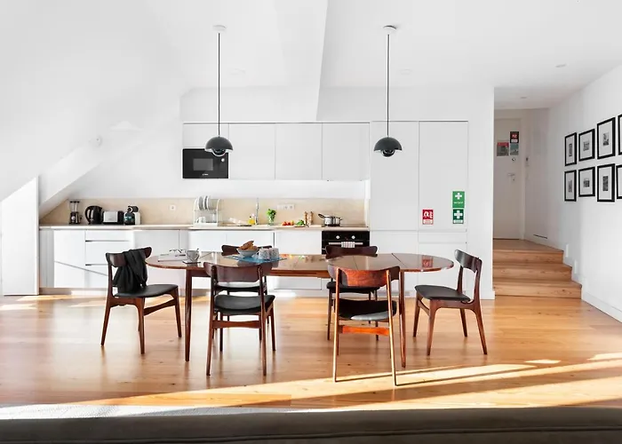 Joivy 2-Br Flat With Garage Near Castelo De S Jorge