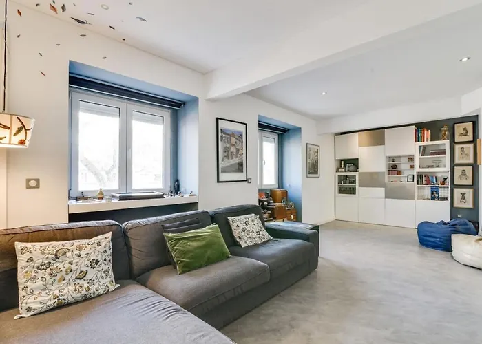 Fabulous 2 Bed Apt in Restelo close to tram