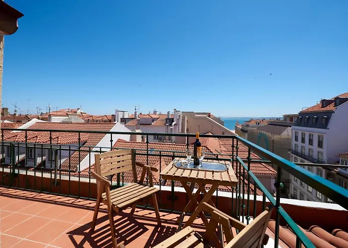 360º Rooftop Lisbon And River View
