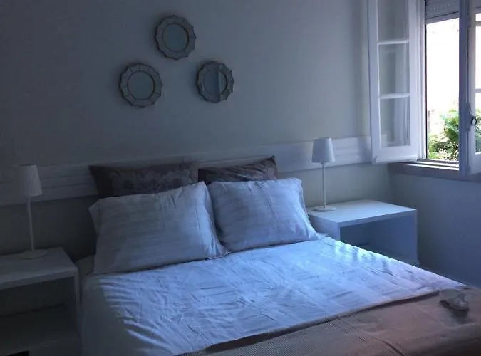 Romantic Renewed 1 Bedroom Apartment in Avenida de Roma