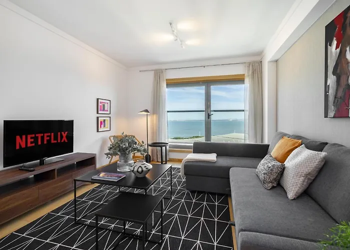 Whome Panoramic View With Elevator, Ac, Garage Perfect For Families & Business Travellers