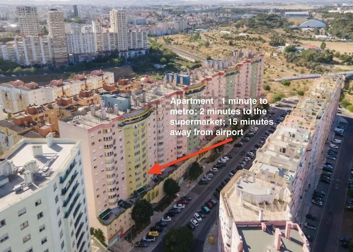 1-Minute Walk To The Metro And 2 To The Supermarket