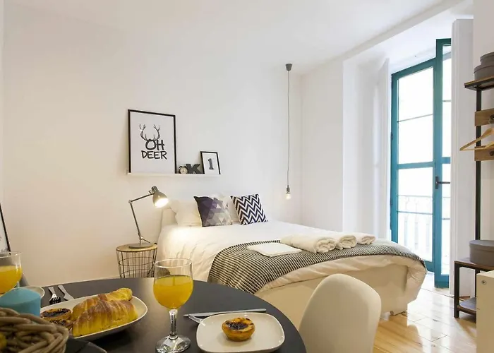 Urban Chic-Chiado Pantone Studio