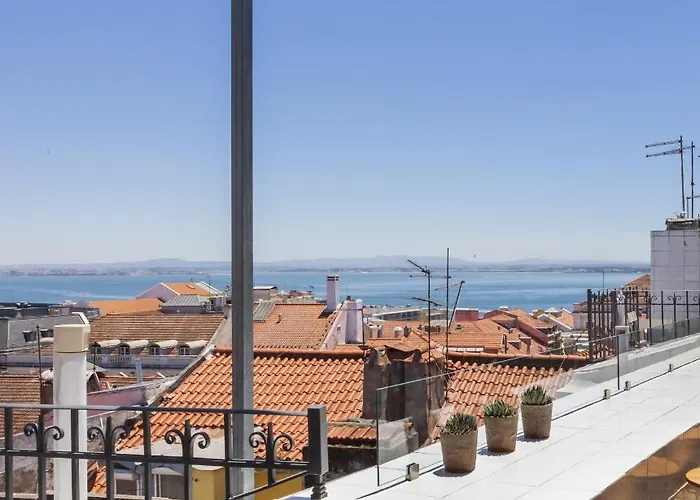 Amazing Rooftop Terrace With River And Historic City View 4 Bedrooms 4 Bathrooms Ac 19Th Century Building Chiado