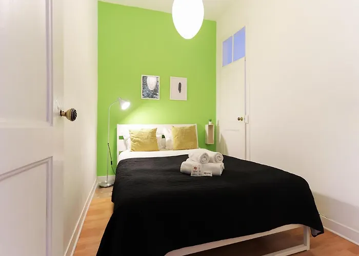 Parlamient River View Apartments By Homing