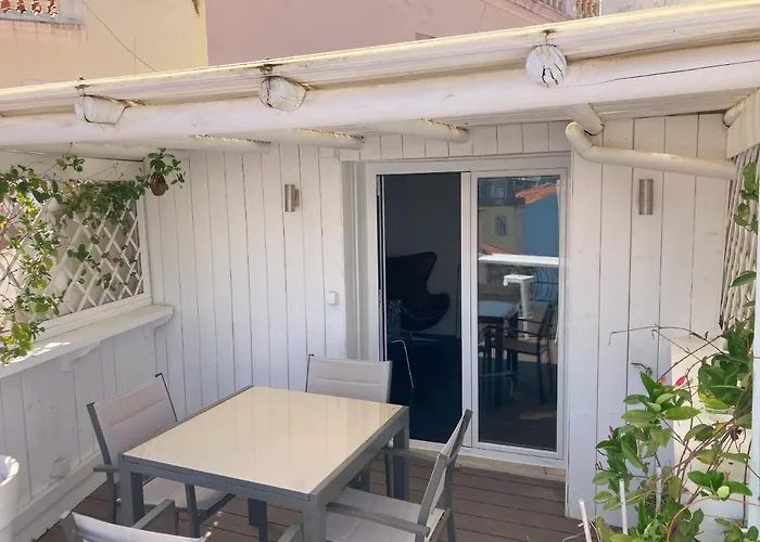 Lisbon Fabulous T2 Apartment With Balcony In Rossio Lisbon