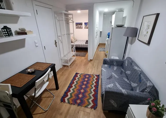 Cozy Central Apartment
