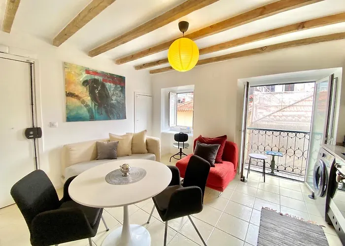 Central Lisbon Balcony Apartment