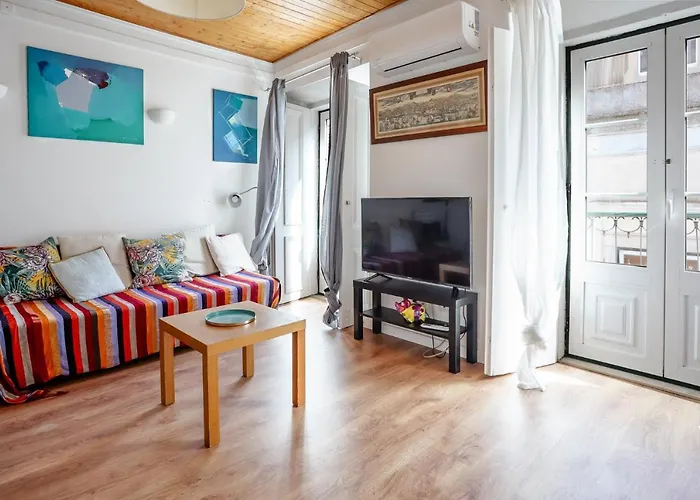 City Center Apt In Lively Bairro Alto!