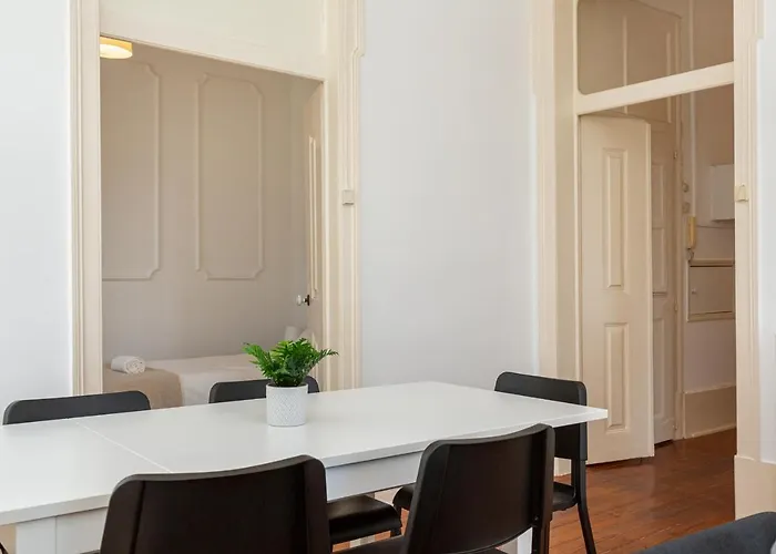 4Br Lisbon Apartment - Central Location