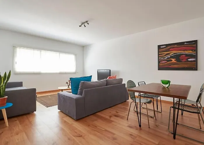 Modern Apartment In Parque Das Nacoes