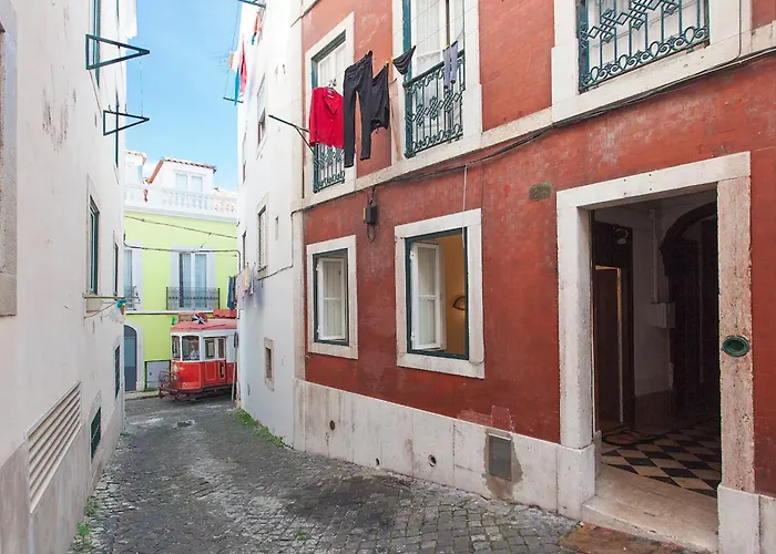 Whome Historical 2-Bed Alfama Charm