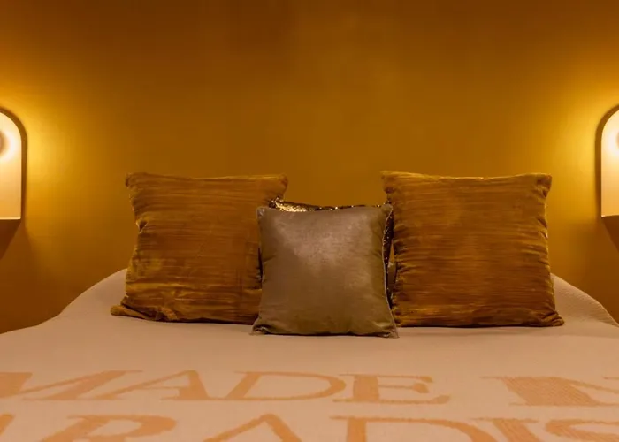 Arty Home In The Heart Of Lisbon , Baixa Chiado