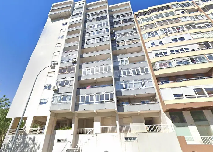 Wonderful Shared Apartment In Alfornelos - Near Metro!