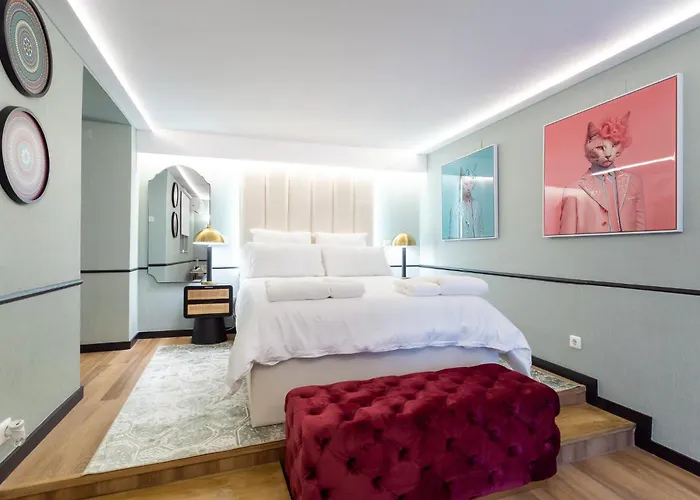 Camoes Lounge Apartment W/Courtyard