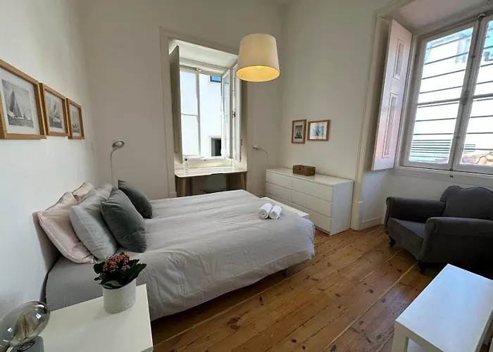 Private Comfortable Room In Chiado
