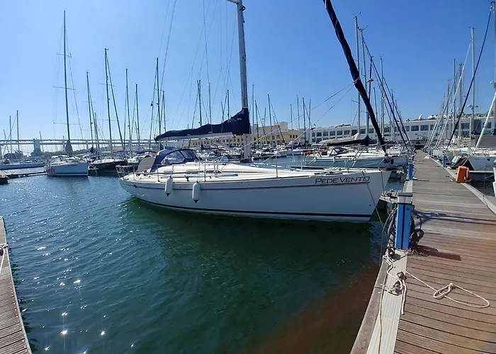 Be Local - Sleep Aboard A Sailing Boat In Lisbon