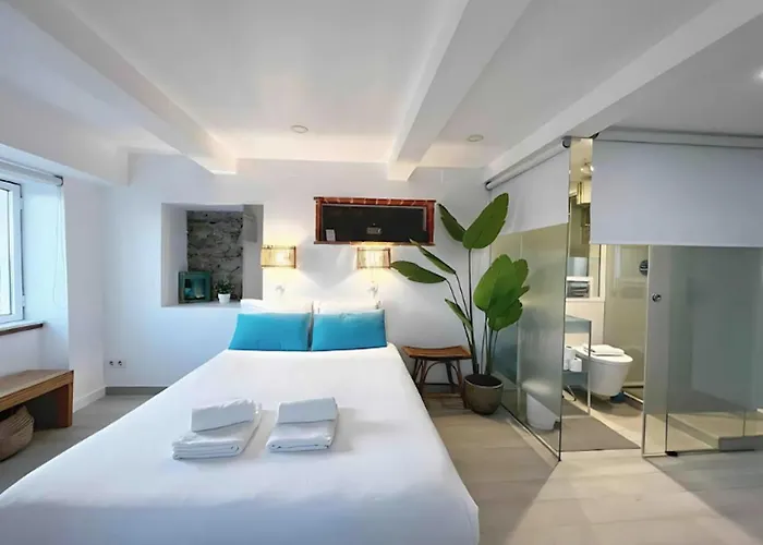 Stunning River View Studio In Historic Alfama