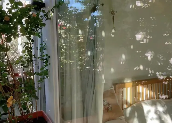 Chambre Avec Salle De Bain Privee Et Balcon Vegetal A Lisbonne Amoreiras