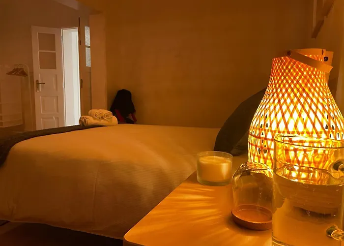 Quarto Grande Com Varanda, Wc Partilhado