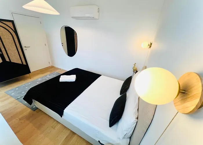 Lisbon Pink House Beautiful 2 Bedroom Flat In City Center