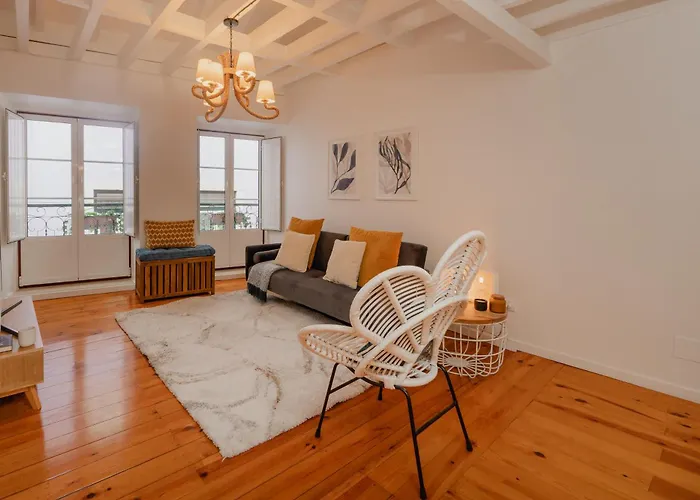 Stylish Getaway In A Mezzanine Flat By The Castle