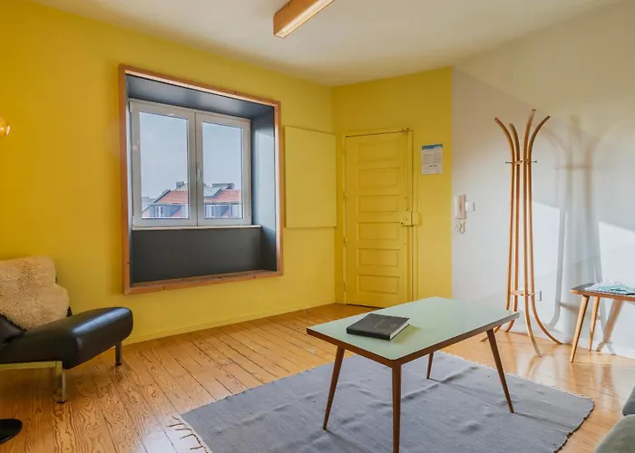 Vintage With Castle View Apartment By Lovelystay