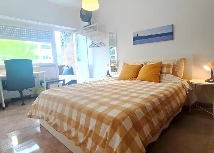 Quarto Cama Queen Lisboa Benfica Em Apartamento Familiar - Casa De Banho Compartilhada - Temos Cao