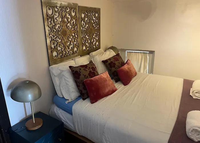 Apt With Balcony Near Rossio