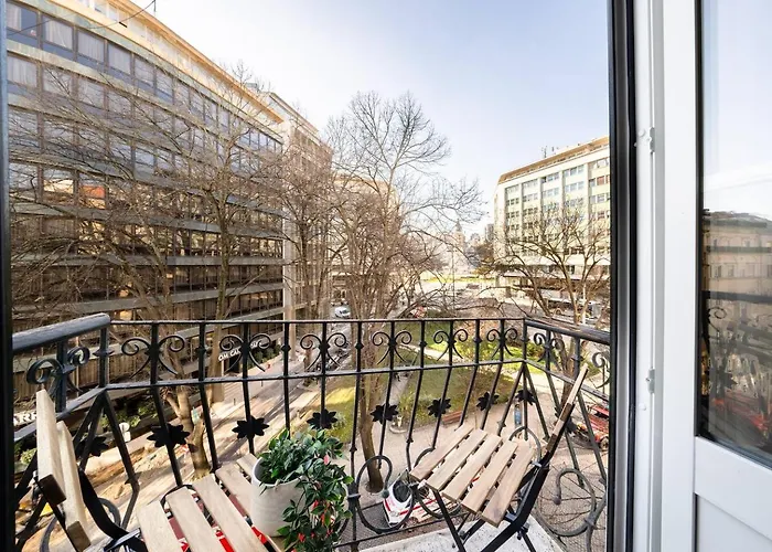 Prime 51 Bedroom Home Overlooking Marques Pombal