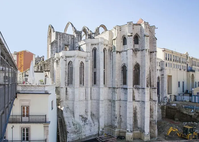Carmo Chiado Deluxe Apartment