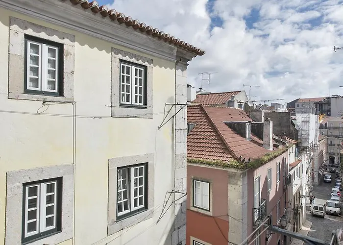 Cozy Apartment In Bairro Alto I