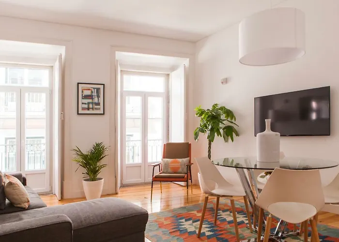 Cozy 1St Floor Flat Central Chiado District With Balconies And Ac 19Th Century Building