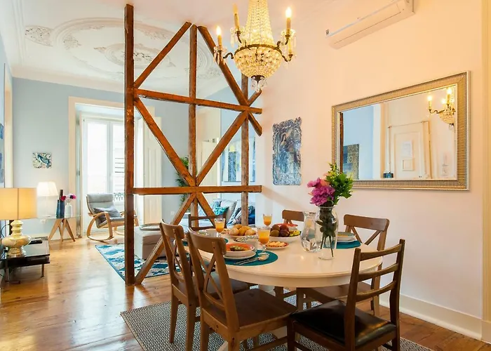 Bairro Alto 3 Bedroom Patio Flat!