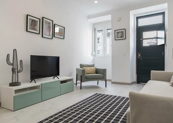 Principe Real: Elegant Flat With Terrace