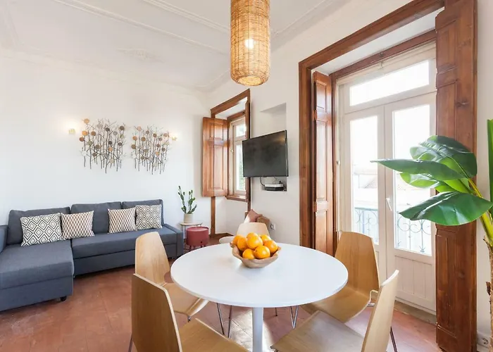 Rossio Vintage Two-Bedroom Apartment - By Lu Holidays