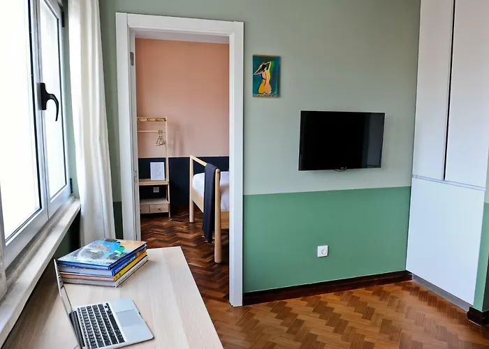 Champagne Vibes In Lisbon - By Misha\'S Place 5C