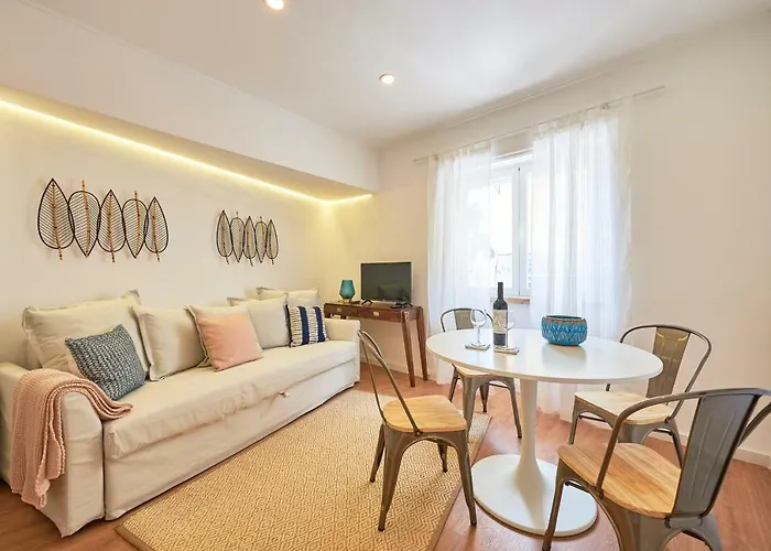 Belém Light Filled Apartment, By TimeCooler